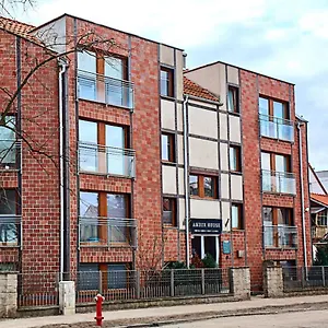 Проживание в семье Amber House